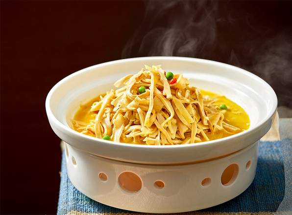CRISPY BAMBOO SHOOTS IN CHICKEN SAUCE / 鸡汁原味脆笋